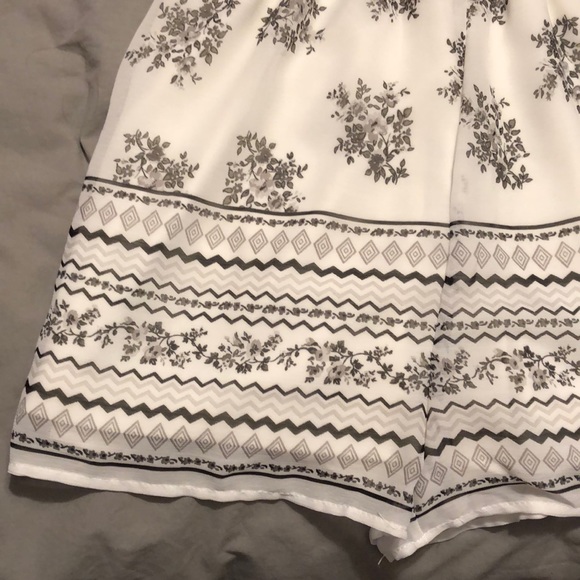 Floral Cold Shoulder Romper - Picture 4 of 4